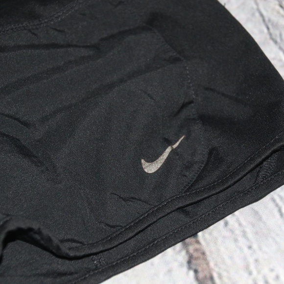 Nike Dry-Fit athletic shorts - Picture 2 of 5
